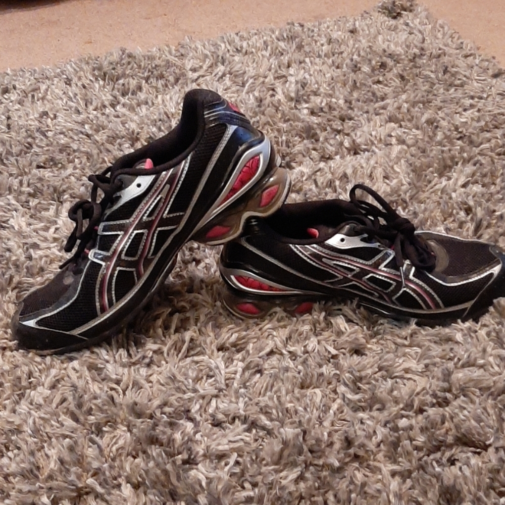 Black and hot pink Asics size 8